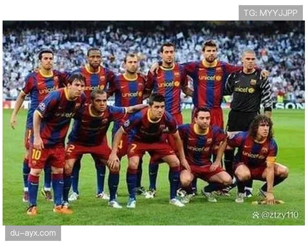 西甲焦点战：巴萨与皇马再度交锋，两队状态持续提升值得关注